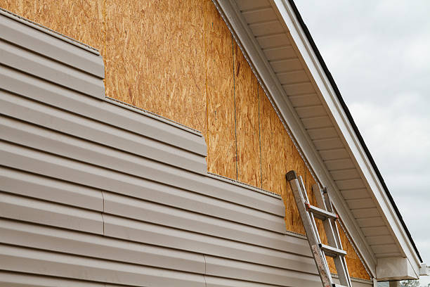 Professional Siding Contractor technician working in Oberlin, OH